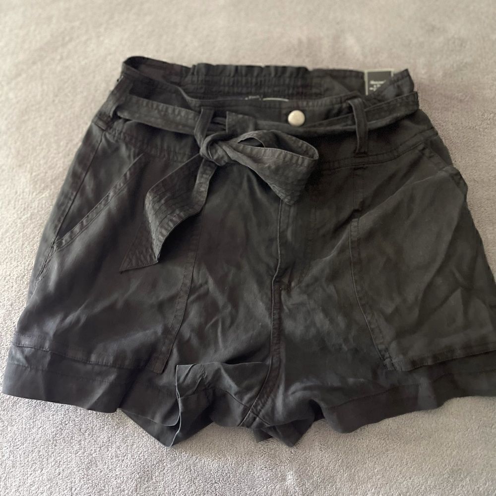 NWT Abercrombie black shorts size small